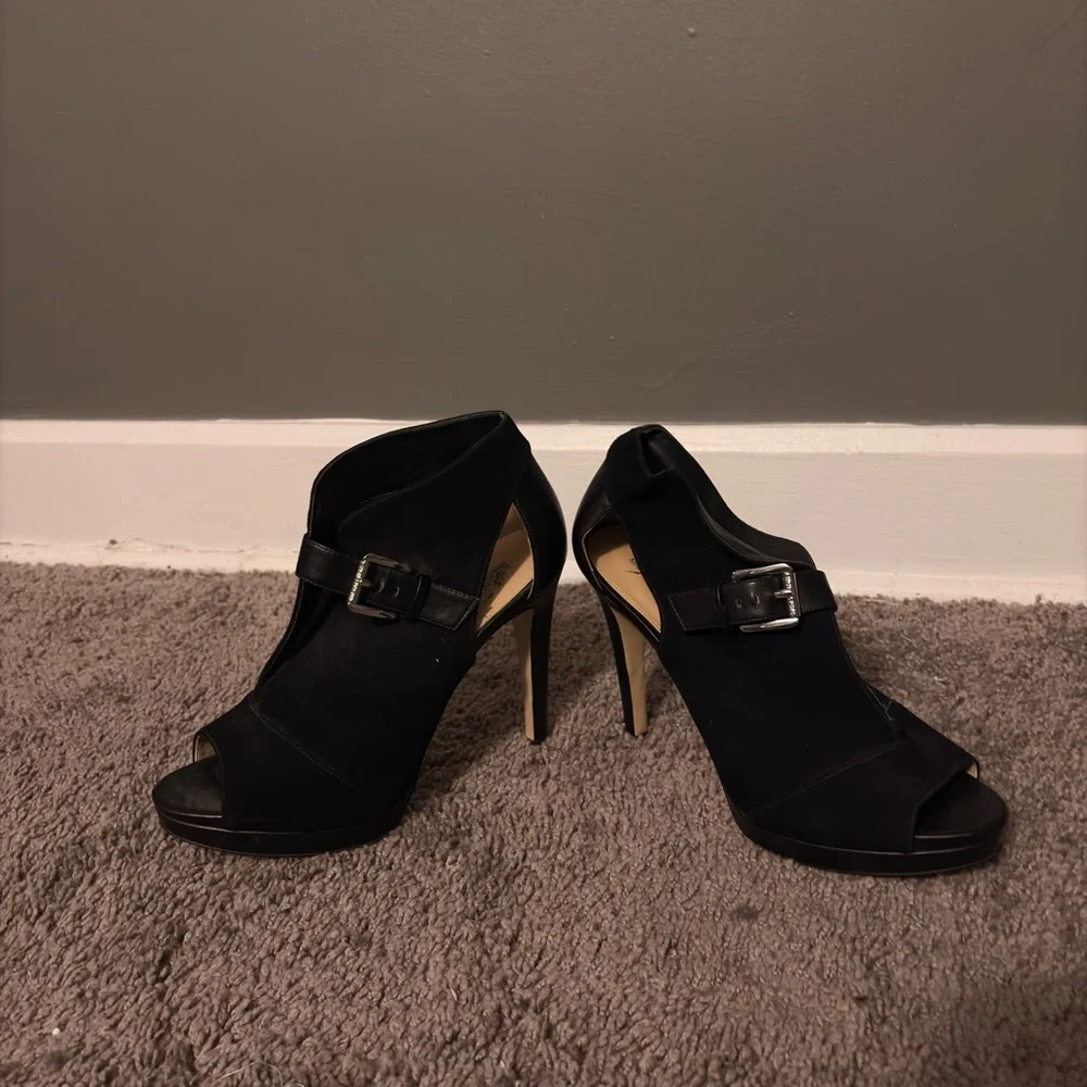 Michael Kors Black Isabella suede‎ and leather stiletto peep toe heel size 8.5